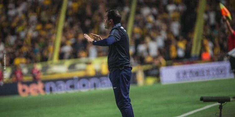 Daniel Paulista cita coragem e valentia do Remo após empate: 'A equipe foi muito guerreira' | Remo