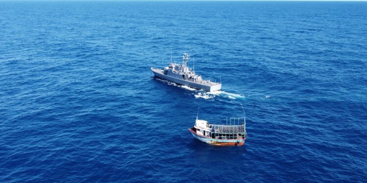 Navio apreendido em alto-mar, no Pará, com mais de uma tonelada de pescado, veio do Ceará, indica Marinha