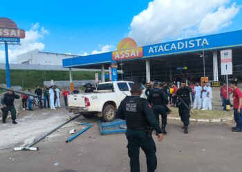 Perseguição policial termina com tiroteio e morte de suspeito em supermercado de Parauapebas, no PA