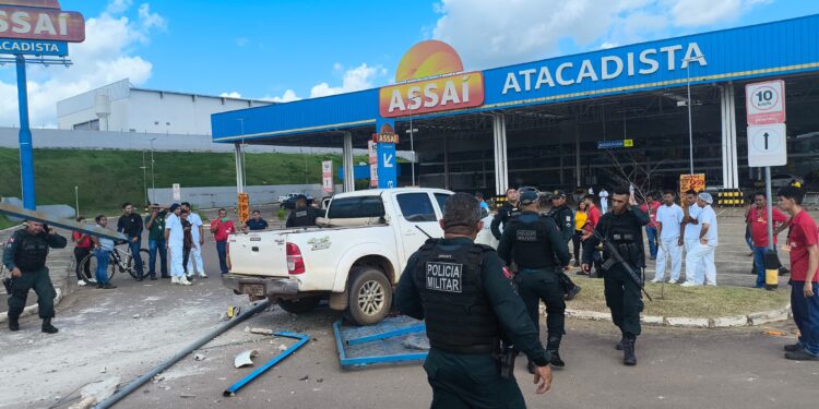 Perseguição policial termina com tiroteio e morte de suspeito em supermercado de Parauapebas, no PA
