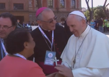 Relembre dia em que Tia Socorro, dona de abrigo para crianças no Pará, conheceu papa Francisco e emocionou brasileiros em rede nacional | Pará