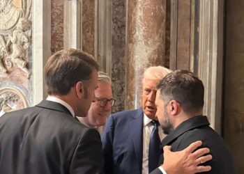 Zelensky fala sobre trégua 'incondicional' em sua reunião 'simbólica' com Trump | Política