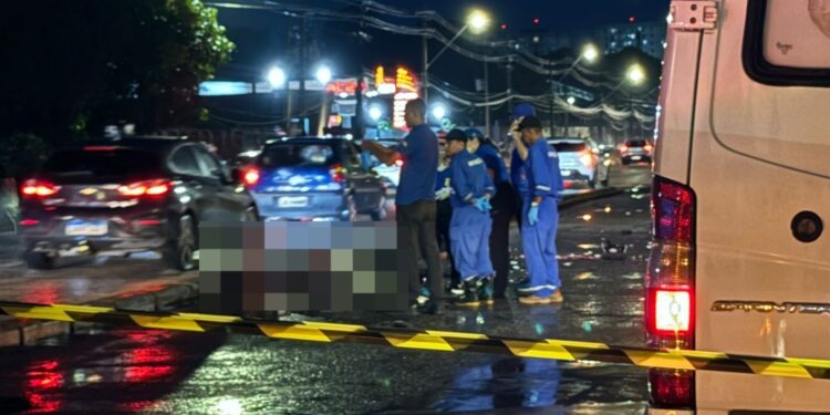 Acidente entre moto e carreta deixa dois mortos, em Belém