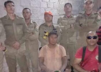 Após 3 horas de operação, bombeiros resgatam indígena que caiu em fossa em Santarém | Polícia