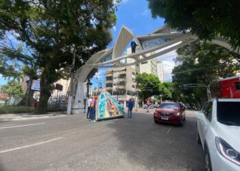 Arcos da av. Nazaré começam a ser retirados em preparação para o Círio 2025