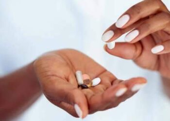 Automedicação pode atrasar tratamentos adequados, alerta farmacêutica do Hospital Barros Barreto | Saúde