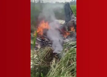 Avião carregado com drogas foi alvo de tiro antes de pouso forçado no Pará, diz FAB; vídeo mostra aeronave em chamas