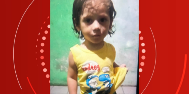 Bombeiros fazem buscas por criança que desapareceu em canal durante chuva na Grande Belém