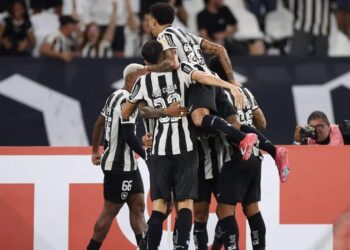 Botafogo leva susto, mas supera Estudiantes-ARG e depende só de si para avançar na Libertadores | Esportes
