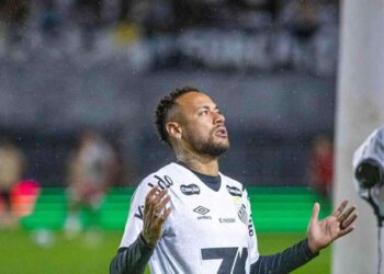 Com Neymar, Santos perde do CRB nos pênaltis e está fora da Copa do Brasil | Esportes