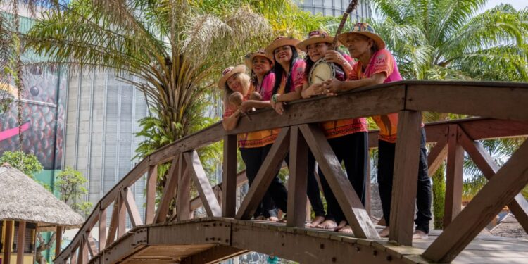 Com batuques e carimbó, grupo lança álbum e promove encontro cultural em Belém