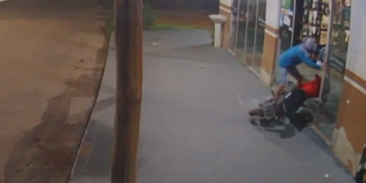 Criminosos invadem açougue e levam moto em Ourilândia do Norte, no PA; VÍDEO