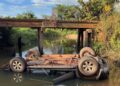 Duas pessoas morrem após caminhonete cair de ponte e ficar de rodas para cima em rio no Pará
