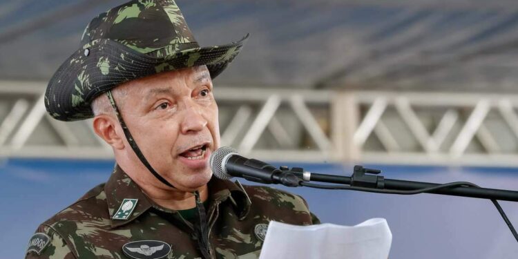 Ex-chefe do Exército nomeado por Lula nega ter recebido oferta de general para dar golpe | Política