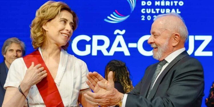 Fernanda Torres recebe maior honraria por mérito cultural do Brasil | Cultura
