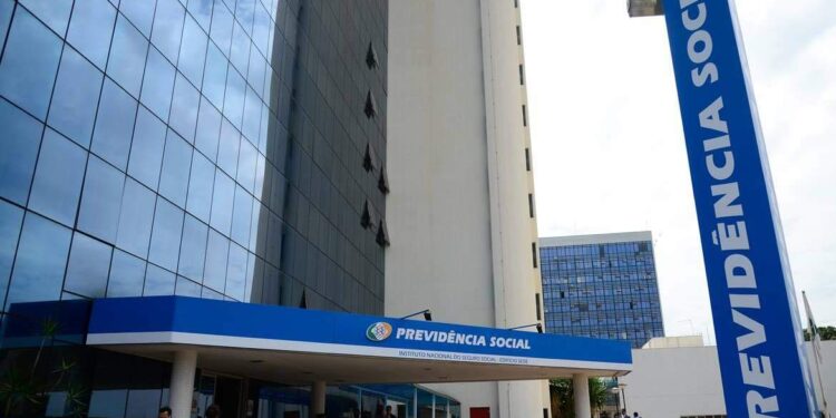 Fraude no INSS: quase 1,5 milhão de aposentados que não autorizaram descontos pedem reembolso | Economia