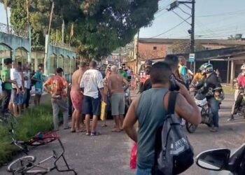 Homem é morto a tiros dentro de carro de passeio em Ananindeua | Polícia