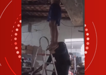 Homem fica 'entaladado' no telhado de loja durante tentativa de furto no PA; VÍDEO
