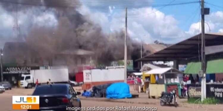 Incêndio atinge prédios e assusta moradores em Tomé-Açu no Pará | Pará