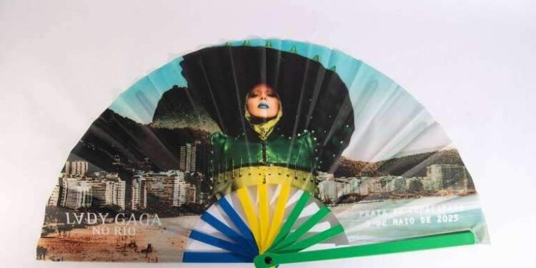 Leque é o novo acessório LGBTQIA+? Símbolo de representatividade é destaque em show da Lady Gaga | Brasil