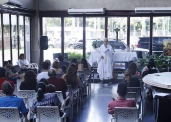 Missa no Grupo Liberal: padre Claudio Pighin destaca que o amor a Deus se revela no amor ao próximo | Belém