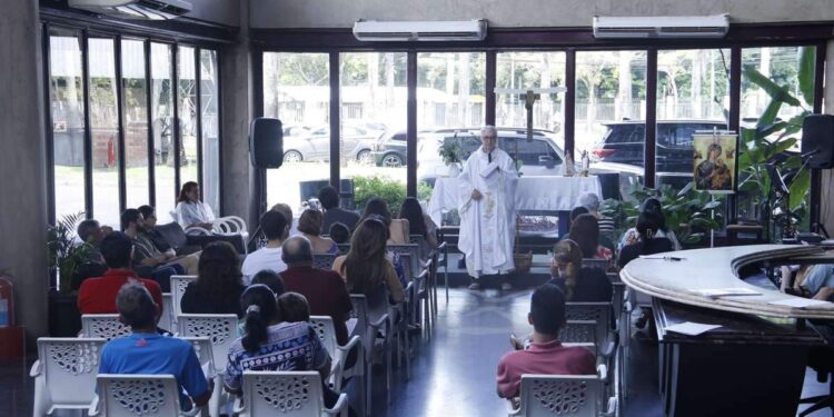 Missa no Grupo Liberal: padre Claudio Pighin destaca que o amor a Deus se revela no amor ao próximo | Belém