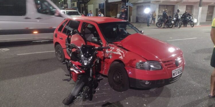 Passageiro de moto morre em acidente com carro no bairro da Batista Campos, em Belém
