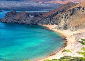 Pescadores são resgatados e chegam às Ilhas Galápagos após 55 dias à deriva | Mundo