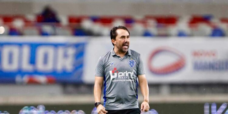 Pressionado, Luizinho vê evolução e afirma que Paysandu já merecia ter vencido: 'Pelo menos uma' | Paysandu