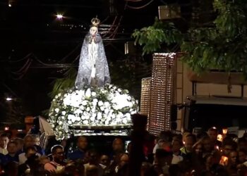 Procissão das Velas reúne milhares de devotos de Nossa Senhora de Fátima em Belém