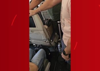 VÍDEO: Voo é evacuado após combustível de aeronave vazar antes de decolagem em Belém