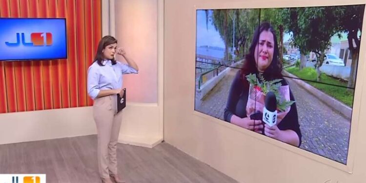 VÍDEO: repórter e mãe atípica é surpreendida ao vivo com homenagem pelo Dia das Mães | Cultura