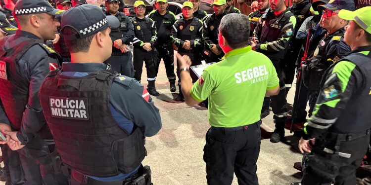 Veículos abandonados são removidos das ruas de Belém em operação de ordenamento do trânsito