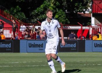 Zagueiro do Remo alerta sobre ilusão do topo: 'A diferença para o 12º é de apenas 5 pontos' | Remo