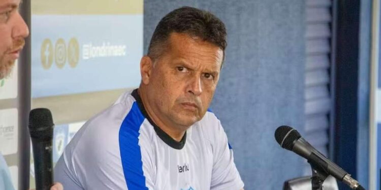 Cotado para assumir o Paysandu, Londrina anuncia saída do técnico Claudinei Oliveira | Paysandu