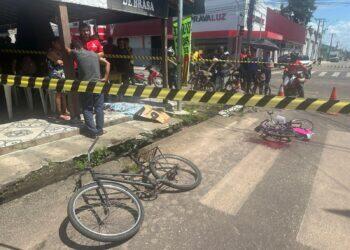 Criança atropelada por ônibus escolar é sepultada em Castanhal, no Pará