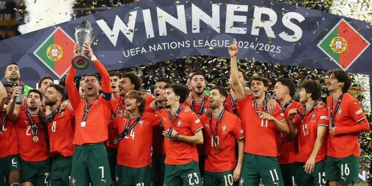 Cristiano Ronaldo jogou final lesionado: 'Pela seleção, se tivesse que quebrar uma perna, quebrava' | Esportes