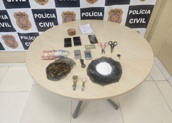 Dois homens são presos por tráfico de drogas em Abaetetuba; polícia flagrou entrega próxima de faculdade | Pará