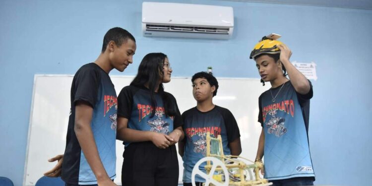 Estudantes de escola pública criam projeto de cadeira de rodas automática sustentável | Belém