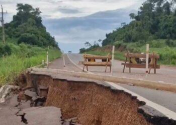 Faixa da BR-163 em Rurópolis continua interditada por causa de cratera | Pará