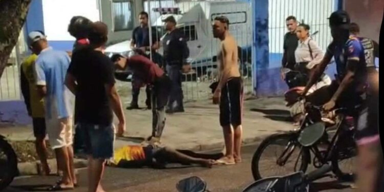 Homem é executado a tiros e deixado em frente a unidade de saúde no Tapanã | Polícia