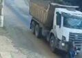Homem em cadeira de rodas fica preso em para-choque e é arrastado por caminhão | Brasil