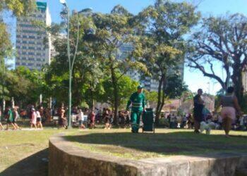 Mais de cinco toneladas de lixo são recolhidas após o Arrastão do Pavulagem | Belém