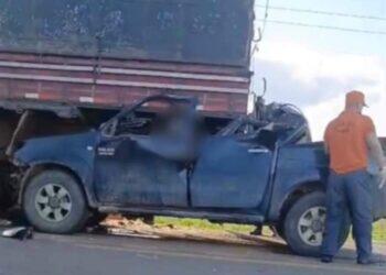 Motorista de caminhonete morre após bater na traseira de caminhão na BR-222 | Polícia
