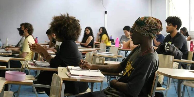 Novo decreto amplia cotas raciais em concursos federais | Brasil