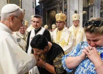 Papa Leão XIV se encontra com mães ucranianas e lamenta guerra com a Rússia | Mundo