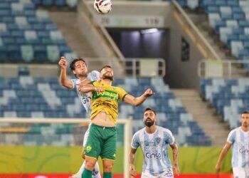 Paysandu perde de novo e se atola na lanterna da Série B