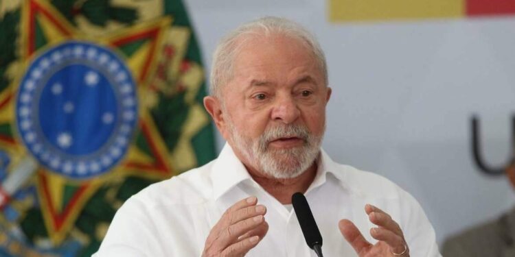 'Quem não acredita ainda em cessar-fogo é Rússia e Ucrânia', diz Lula em viagem a Paris | Política