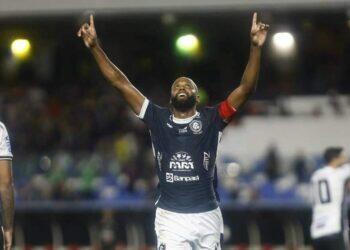 Remo vira nos acréscimos, vence o Operário e encosta no G4 | Remo