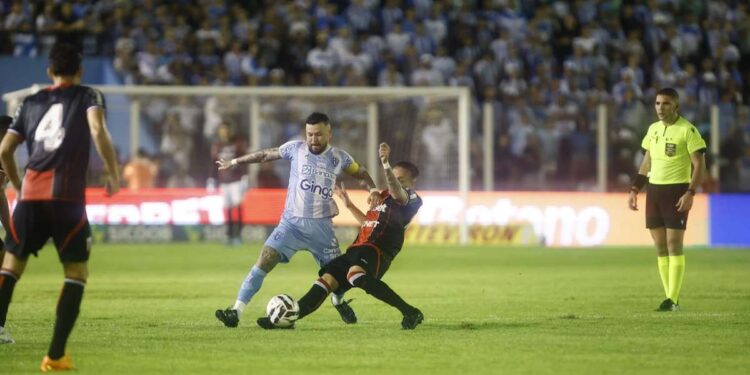 Rossi celebra vitória e dedica aos torcedores: "Apoiou e cobrou na hora certa" | Paysandu